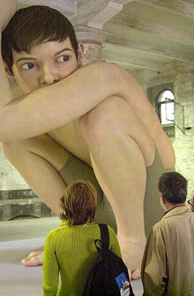   (Ron Mueck) -    .