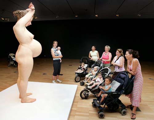   (Ron Mueck) -    .