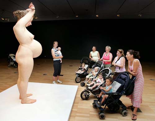 Рон Мьюик (Ron Mueck) - австралийский и британский скульптор.