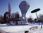 Зимний вид Памятника Терминатору в Граце, Австрия. 2004